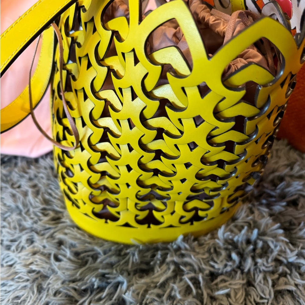 Authentic Kate Spade Yellow Dori Bucket LARGE - Picture 2 of 6